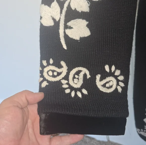 Black and White Floral Sweater Coat - Picture 4 of 5